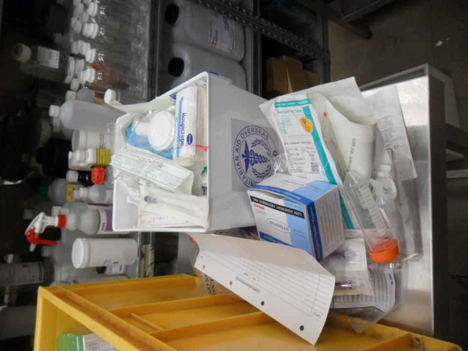 white tubs full +samble dressing | FILM MEDICAL