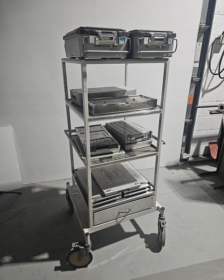 Trolley with instruments 