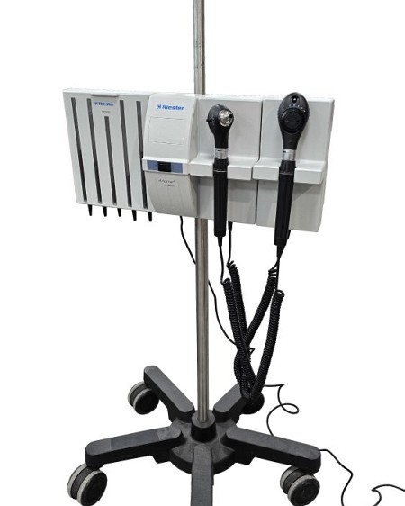 Ophthalmoscope set on Stand