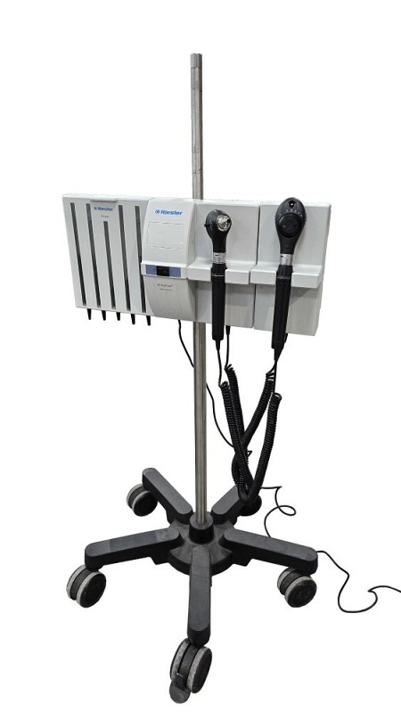Ophthalmoscope set on Stand