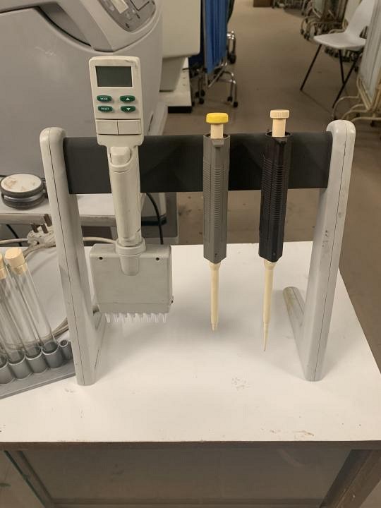 Mechanical pipettes x 3 plus rack