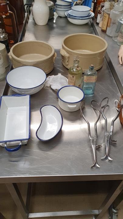 Mixed enamel ware 