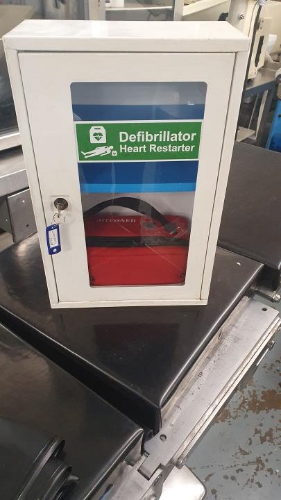 Wall mounted defib 