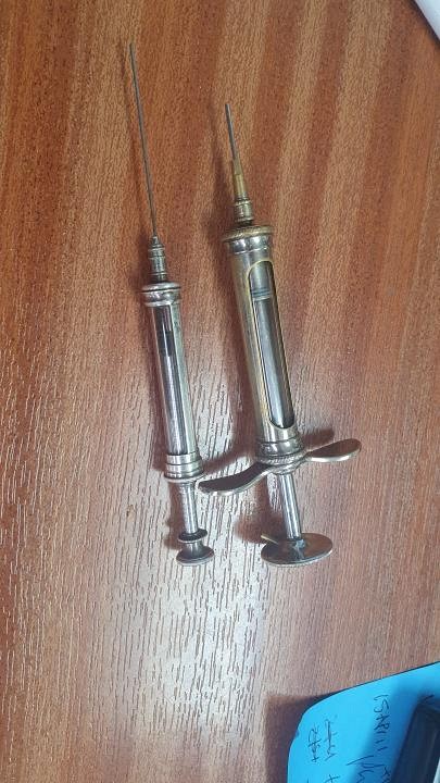 Period retractable syringe