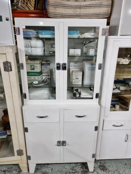 period white cabinet + dressing