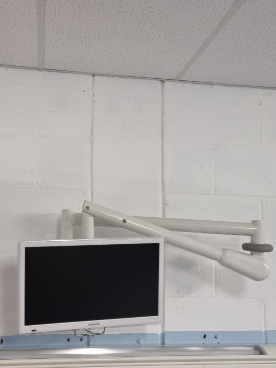 Tv arm + monitor 