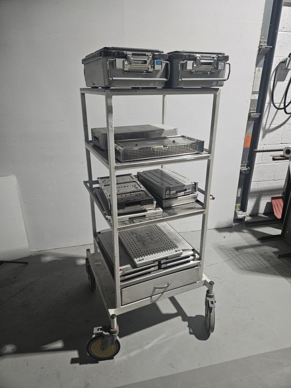 Trolley with instruments 