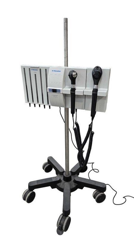 Ophthalmoscope set on Stand