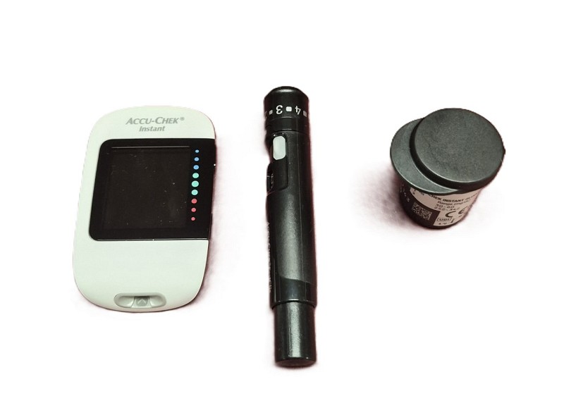Accu- Chek Instant With Accessories 