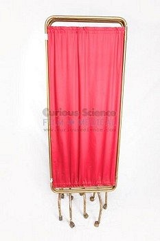 Hospital screen with red fabric | FILM MEDICAL