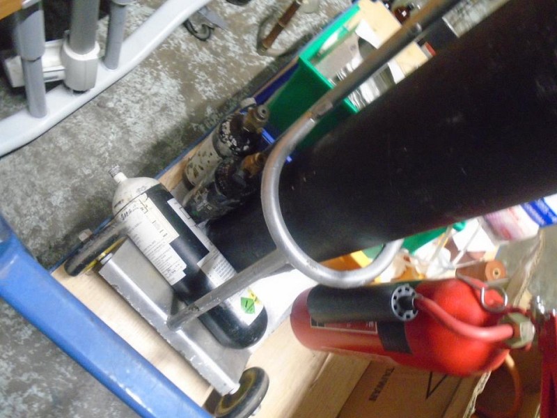 large oxygen tank + 2 small with 2 valves 