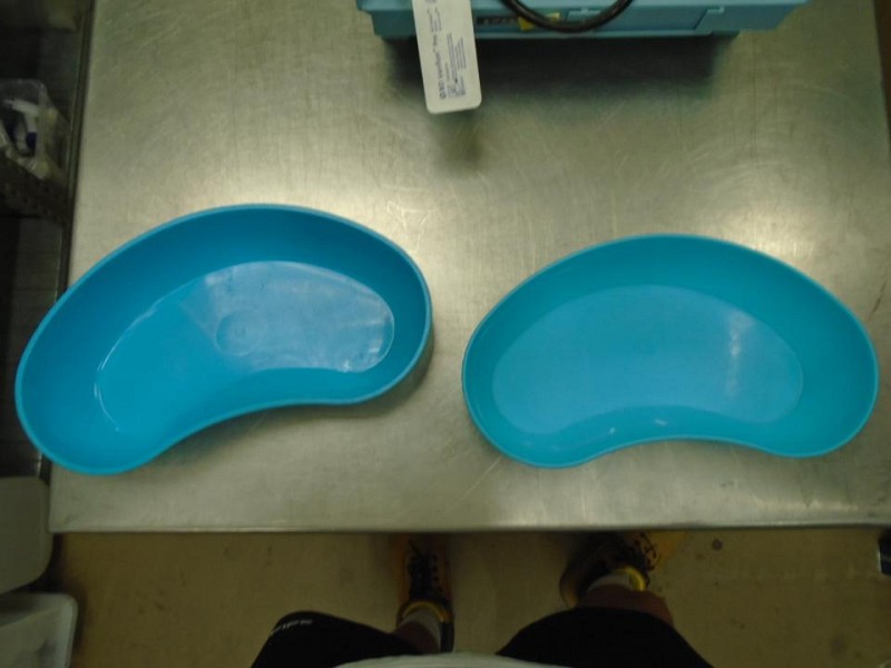 Paper Mache / kidney Dishes, sick Trays x 12