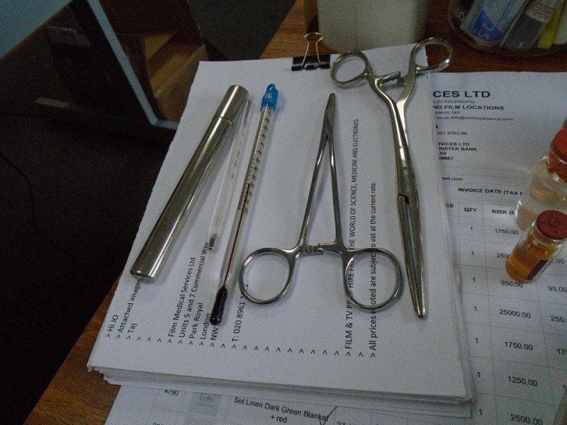 x2 thermometers +2 forceps + metal cased thermometer 