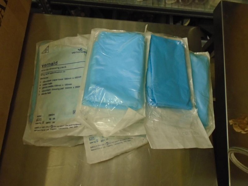 6x Sterile packs x3 white sheets