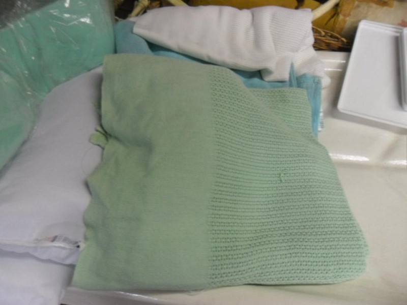 3x blanket X2 pillows