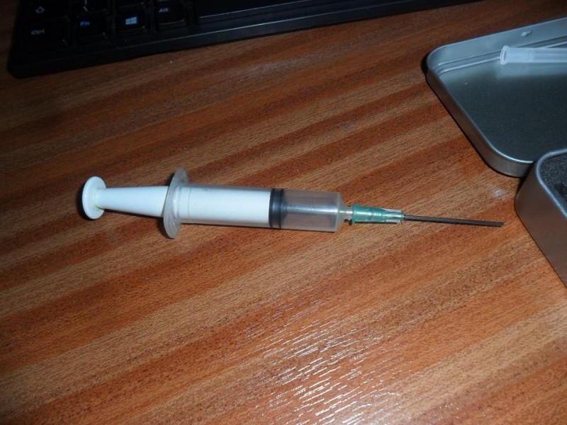 Retractable syringe 