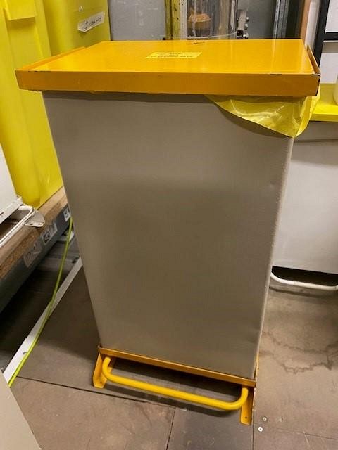 Solid Bin / Yellow Top