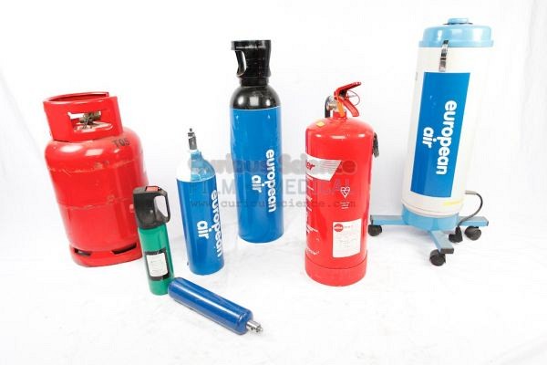 Oxygen cylinders and gas bottles