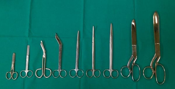 Surgical scissors